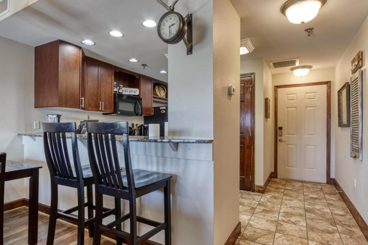 Gorgeous 2Bd 2Bth Condo With Mountain Views Pool Hot Tub Game Room Close To Parkway Pigeon Forge Extérieur photo