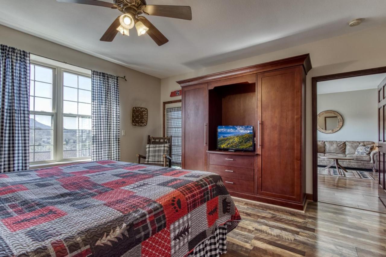Gorgeous 2Bd 2Bth Condo With Mountain Views Pool Hot Tub Game Room Close To Parkway Pigeon Forge Extérieur photo