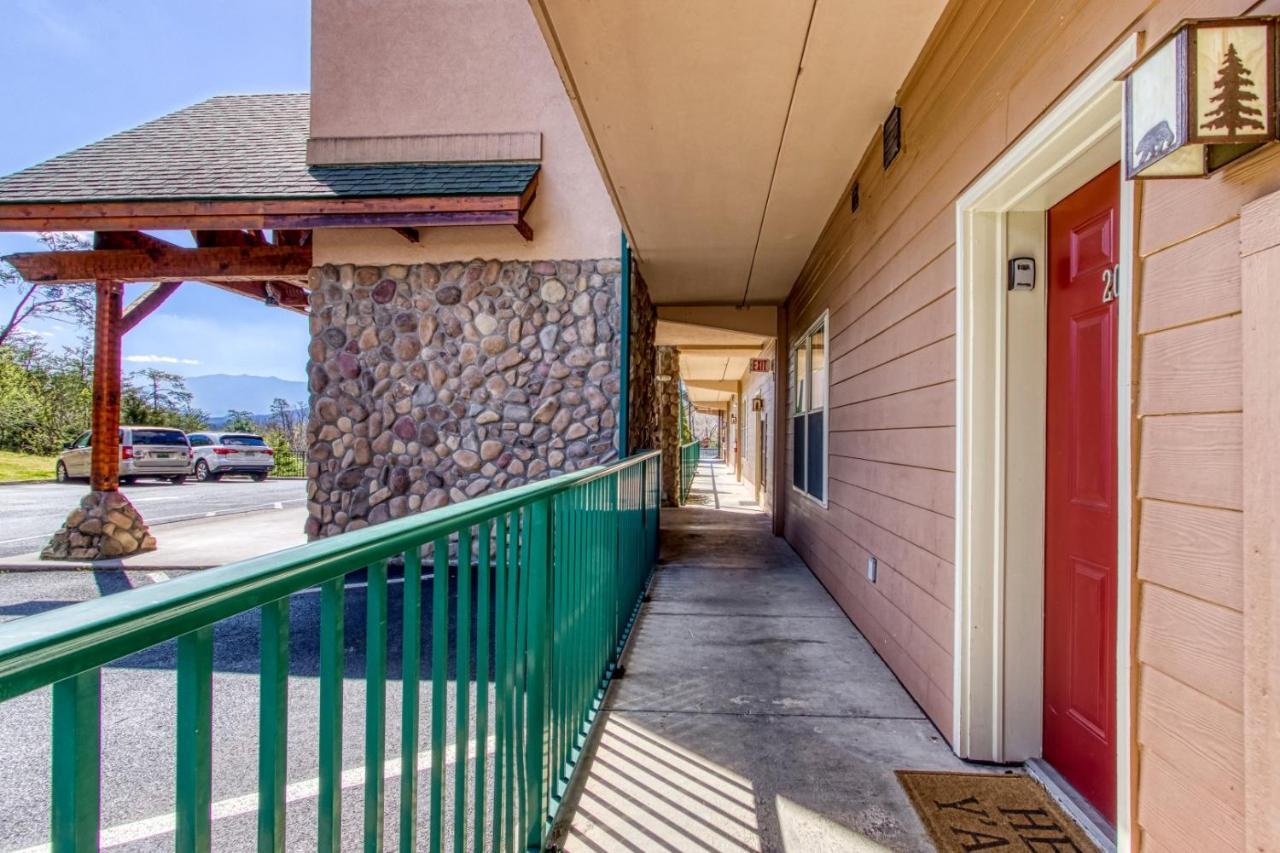 Gorgeous 2Bd 2Bth Condo With Mountain Views Pool Hot Tub Game Room Close To Parkway Pigeon Forge Extérieur photo
