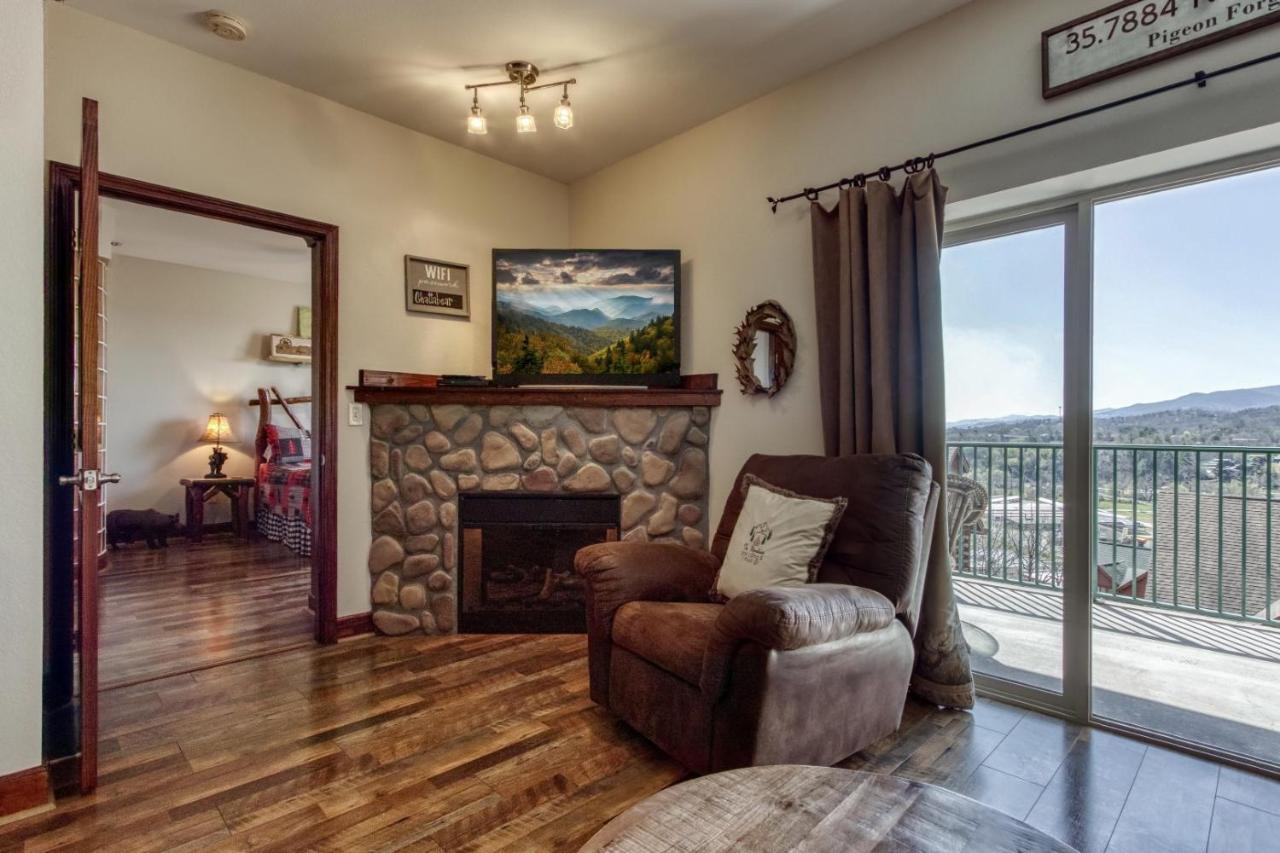 Gorgeous 2Bd 2Bth Condo With Mountain Views Pool Hot Tub Game Room Close To Parkway Pigeon Forge Extérieur photo