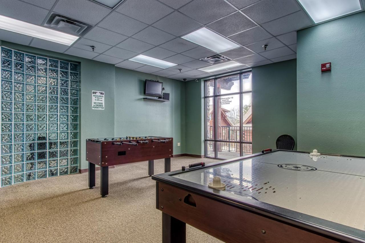 Gorgeous 2Bd 2Bth Condo With Mountain Views Pool Hot Tub Game Room Close To Parkway Pigeon Forge Extérieur photo