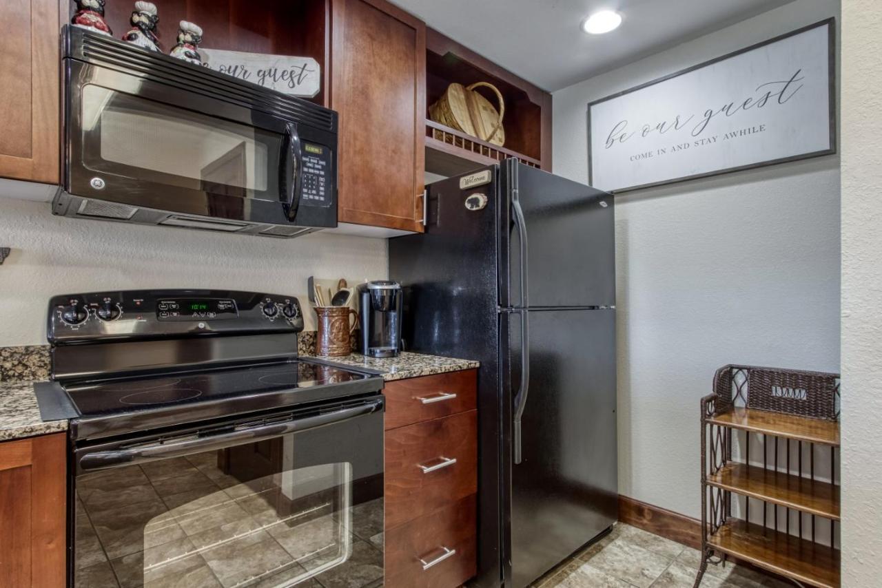 Gorgeous 2Bd 2Bth Condo With Mountain Views Pool Hot Tub Game Room Close To Parkway Pigeon Forge Extérieur photo